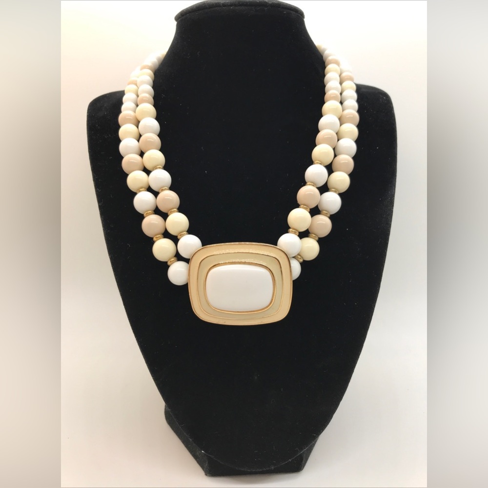 Vtg Estate Trifari White Lucite Gold Tone Teardrop Pendant Double Chain Necklace